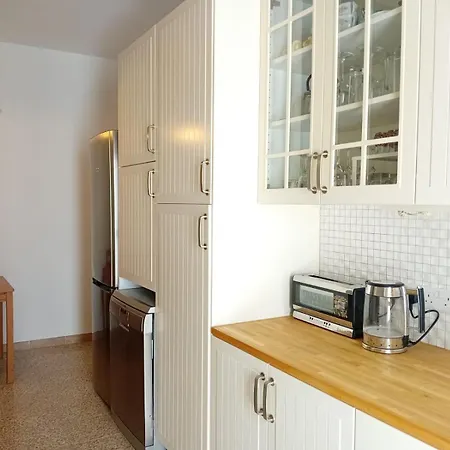 Door 3bdr Flat Centre *