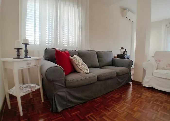 Door 3bdr Flat Centre Nikósie