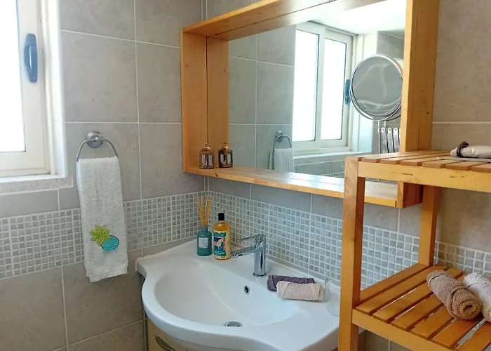 Door 3bdr Flat Centre * Nicosie