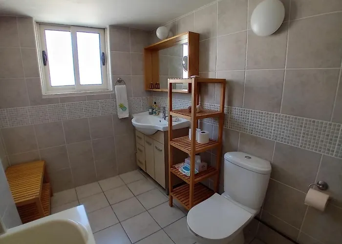 Door 3bdr Flat Centre * Nikósie