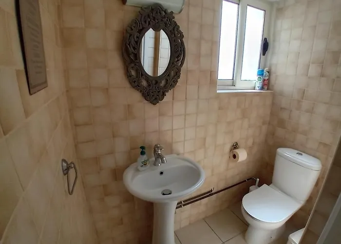 Door 3bdr Flat Centre * Nikósie