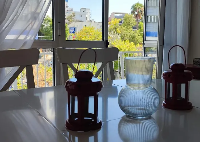 Door 3bdr Flat Centre * Nicosie