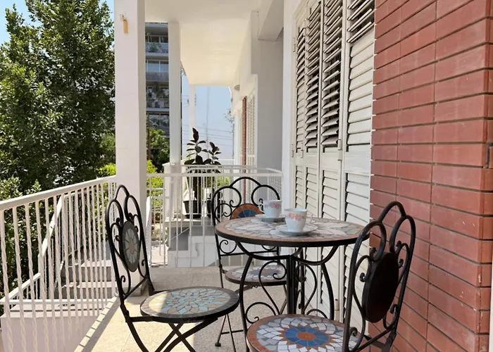 Door 3bdr Flat Centre *