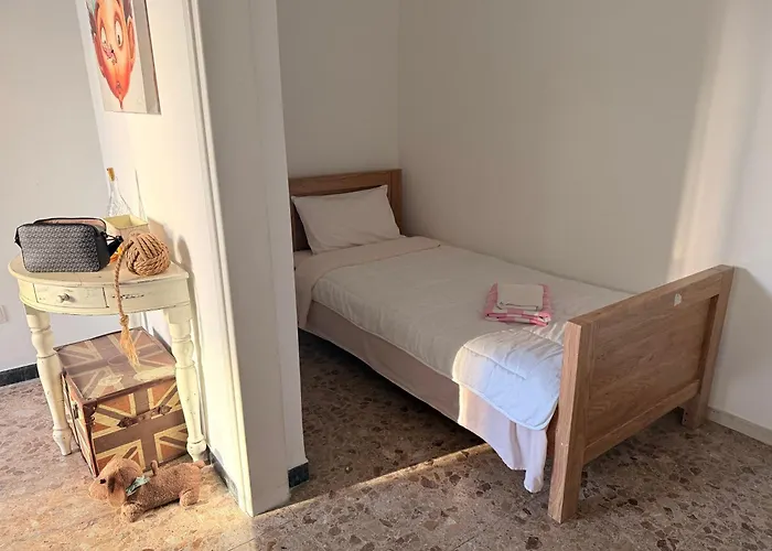 Door 3bdr Flat Centre * Nikósie